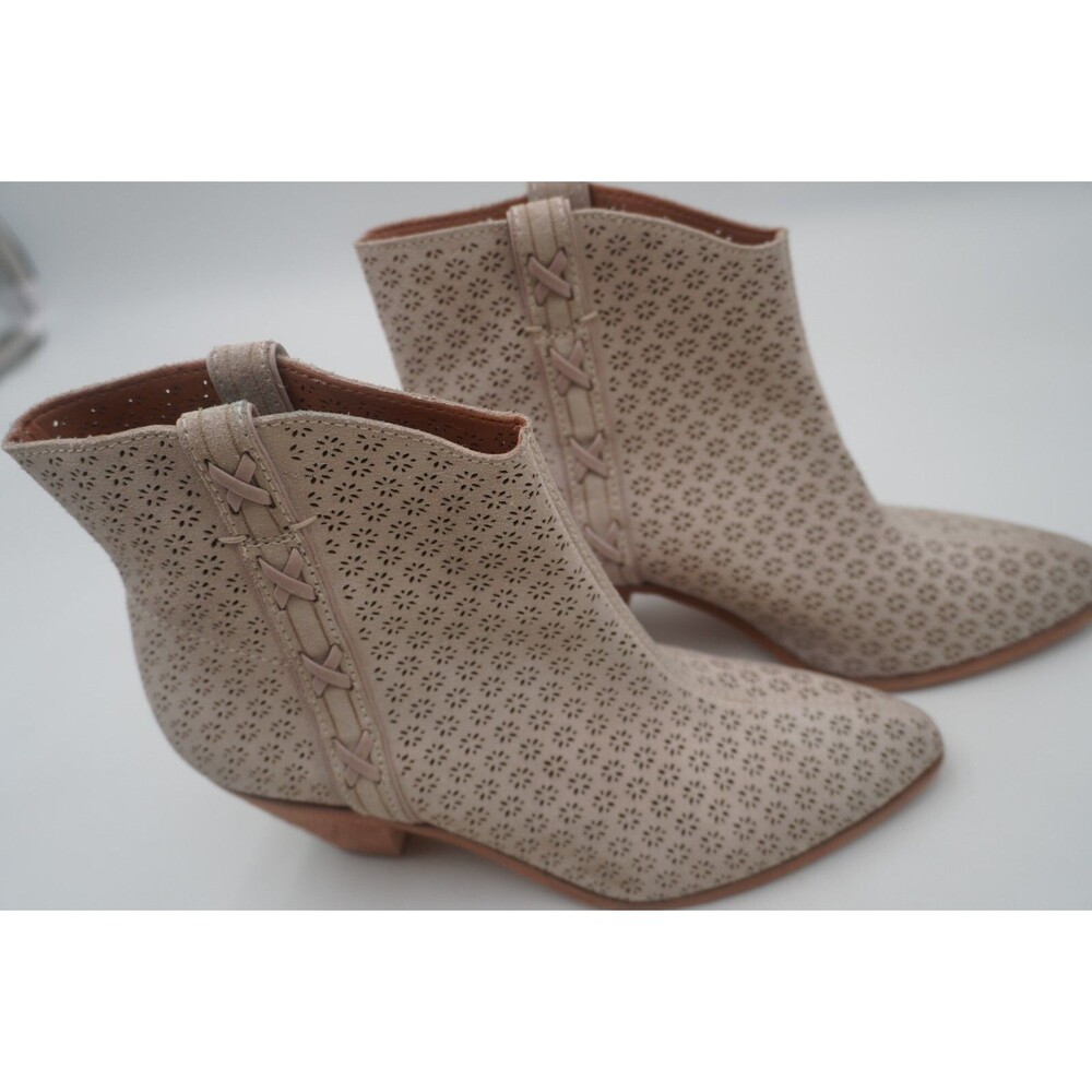 FRYE & CO Maley Perforated Ankle Boots Laser Cut Whipstitch Western Beige 7.5